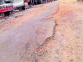 एटापल्लीच्या मुख्य रस्त्याची दुर्दशा - Marathi News | The plight of Etapally's main road | Latest gadchiroli News at Lokmat.com
