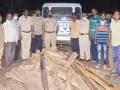 लाकूडसह चार लाखाचा मुद्देमाल जप्त - Marathi News | Four lakh worth of goods confiscated along with wood | Latest nandurbar News at Lokmat.com