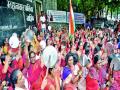 अंगणवाडी सेविकांचा थाळीनाद - Marathi News | Thalinad of Anganwadi Sevikas | Latest nashik News at Lokmat.com