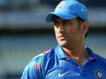 'कॅप्टन कूल' धोनीलाही राग येतो! - Marathi News | 'Captain Cool' MS Dhoni also get angry! | Latest cricket Photos at Lokmat.com