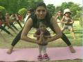 International Yoga Day : जगातील सर्वात कमी उंचीच्या महिलेने केला योग अभ्यास  - Marathi News | International Yoga Day: World's shortest woman, Jyoti Amge, practices Yoga in Nagpur | Latest nagpur Videos at Lokmat.com