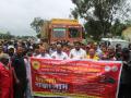 कोल्हापूर : लॉरी आॅपरेटर्स चा देशव्यापी ‘चक्का जाम’ सुरू - Marathi News | Kolhapur: Launch of lorry operators nationwide 'Chakka Jam' | Latest kolhapur News at Lokmat.com