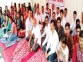 शाळा व्यवस्थापनाविरुद्ध पालकांचे उपोषण - Marathi News | Parental Fasting Against School Management | Latest raigad News at Lokmat.com