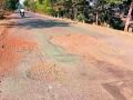 भंडारा-पवनी मार्गावर जीवघेणे खड्डे - Marathi News | Dangerous pits on Bhandara-Pawni road | Latest bhandara News at Lokmat.com