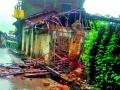 धुवाधार पावसात घर कोसळले - Marathi News | The house collapsed in raining rains | Latest bhandara News at Lokmat.com