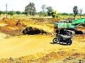 परवानगीविना मुरुमाचे उत्खनन - Marathi News | Murmu exploration without permission | Latest bhandara News at Lokmat.com