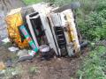 पीकअप उलटल्याने पितळ उघड पडले - Marathi News | The pickup overturned, exposing the brass | Latest nashik News at Lokmat.com