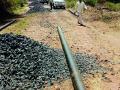 रस्त्याच्या मध्यभागावरील पाईपमुळे रहदारीस अडथळा - Marathi News | Traffic stops due to pipe on the middle of the road | Latest chandrapur News at Lokmat.com