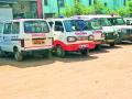 जिल्ह्यात रुग्णवाहिकांची दुकानदारी तेजीत - Marathi News | Ambulance monopoly increasing in the district | Latest chandrapur News at Lokmat.com