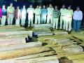 धाड टाकून सागवानासह एक लाखाचे लाकूड जप्त - Marathi News | One lakh timber along with teak was seized | Latest chandrapur News at Lokmat.com