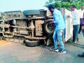 कॅश नेणाऱ्या वाहनाला चामोर्शीजवळ अपघात - Marathi News | Accident on the vehicle carrying the cash near Chamorshi | Latest gadchiroli News at Lokmat.com
