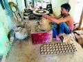 दीपावलीचा पर्व तेजोमय करणारा कुंभार समाज मात्र उपेक्षित - Marathi News | But the potter's society, which brightens the festival of Deepavali, is neglected | Latest gondia News at Lokmat.com