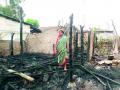 शॉर्टसर्किटमुळे विधवेेचे घर जळून झाले राख - Marathi News | The widow's house caught fire due to a short circuit | Latest gondia News at Lokmat.com