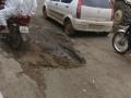 कळवण शहरात खड्डे पडल्यामुळे रस्त्यांची लागली वाट - Marathi News |  Roads in the Kalwan city fell due to pits | Latest nashik News at Lokmat.com