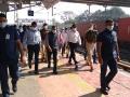 मनमाड रेल्वे स्थानकाला महाव्यवस्थापकांची भेट - Marathi News | General Manager visits Manmad railway station | Latest nashik News at Lokmat.com