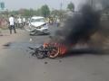 कारच्या धडकेने दुचाकीने घेतला पेट; एक ठार, दोन जखमी - Marathi News | Stomach hit by car hit by bike; One killed, two injured | Latest nashik News at Lokmat.com