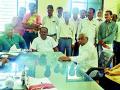 अतिरिक्त शिक्षकांच्या वेतनाचा प्रश्न अधांतरी - Marathi News | Additional teacher's salary details are finalized | Latest yavatmal News at Lokmat.com
