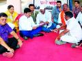 सर्वपक्षीय नगरसेवकांचे धरणे - Marathi News | Allot Councilors | Latest yavatmal News at Lokmat.com