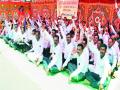 जुन्या पेन्शनच्या मागणीसाठी शिक्षकांचे धरणे - Marathi News | For teachers of old pens demand | Latest nashik News at Lokmat.com
