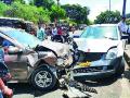 दिंडोरीरोडवर चारचाकीची समोरासमोर धडक - Marathi News |  Dartori Road to face Charkchi face to face | Latest nashik News at Lokmat.com