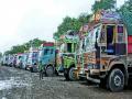 आंदोलनात सहभागी ट्रकचालकांचा टर्मिनलमध्ये मुक्काम - Marathi News |  Stay in the truckloads terminal involved in the movement | Latest nashik News at Lokmat.com