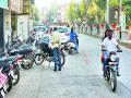 कॉलेजरोडला वाहतूक समस्येत वाढ - Marathi News | Increase in traffic problem for the college | Latest nashik News at Lokmat.com