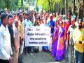 बालिकेवरील अत्याचाराच्या निषेधार्थ निदर्शने - Marathi News |  Demonstrations against the condemnation of child abuse | Latest nashik News at Lokmat.com