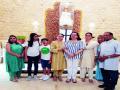 कपूर कुटुंबीयांची दिली बाळ येशू चर्चला भेट - Marathi News |  The family of the camphor visited the baby Jesus church | Latest nashik News at Lokmat.com