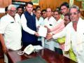संपादित जमिनीचा मोबदला लवकरच, मुख्यमंत्र्यांचे आश्वासन - Marathi News |  The compensation for the edited land soon, assured the Chief Minister | Latest jalgaon News at Lokmat.com