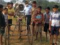 अडगळीतले साहित्य जमा करीत भंडारा जिल्ह्यातील विद्यार्थ्यांनी तयार केली सायकल रिक्षा व बैलगाडी - Marathi News | Students from Bhandara district built bicycle rickshaws and bullock carts by collecting waste materials | Latest bhandara News at Lokmat.com