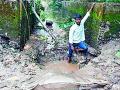 कालवा दुरुस्तीसाठी ग्रामस्थ एकवटले - Marathi News | The villagers converge for canal repair | Latest bhandara News at Lokmat.com
