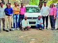 सिनेस्टाईल पकडले दारुचे वाहन - Marathi News | Cinestile seized vehicles | Latest bhandara News at Lokmat.com