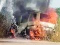 विहीरगावजवळ ‘द बर्निंग कार’ - Marathi News |  'The burning car' near Vihargaon | Latest chandrapur News at Lokmat.com