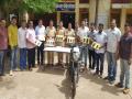 धुळ्यात मोबाईल हिसकाविणाºयांच्या मुसक्या आवळल्या - Marathi News | You can get rid of mobile snatching in Dhule | Latest dhule News at Lokmat.com