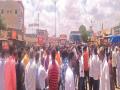 कांद्याचे भाव कोसळले; घोडेगावला शेतक-यांचा रास्ता रोको  - Marathi News | Onion prices fell; Stop the farmers' road to Ghodgaon | Latest ahilyanagar News at Lokmat.com