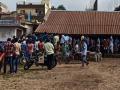 अक्कलकुव्यातील आधार केंद्रांवर होतेय तोबा गर्दी - Marathi News | Toba crowd is happening at the base centers in Akkalkuwa | Latest nandurbar News at Lokmat.com