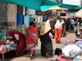 खबरदारीविनाचा भरला आठवडे बाजार - Marathi News | Weeks full market without caution | Latest nandurbar News at Lokmat.com