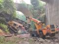 कोंडाईबारीत खाजगी बस दरीत कोसळली - Marathi News | In Kondaibari, a private bus crashed into a ravine | Latest nandurbar News at Lokmat.com