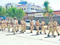 निफाडला पोलिसांचा रूट मार्च - Marathi News | Niphadla police route march | Latest nashik News at Lokmat.com