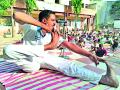 पाच वर्षांपासून विनामोबदला नियमित योग प्रशिक्षण - Marathi News | Regular Yoga Training for Vinnamabdas for five years | Latest jalgaon News at Lokmat.com