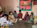 आत्महत्याग्रस्त शेतकऱ्यांच्या कुटुंबियांची तहसिलदारांनी घेतली भेट - Marathi News | Tahsildar's family members of suicide victims asked to visit | Latest nashik News at Lokmat.com