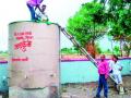 पाण्याचे स्रोत शुद्धिकरणाचे काम युद्धपातळीवर - Marathi News | Water purification work on the battlefield | Latest nashik News at Lokmat.com
