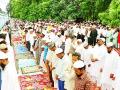 औरंगाबादेत ईद-उल-अज्हाची नमाज अदा - Marathi News | Prayer of Eid-ul-Ajaah in Aurangabad | Latest chhatrapati-sambhajinagar News at Lokmat.com