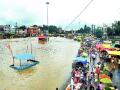 गोदावरीच्या  पुरामुळे बुधवारचा आठवडे बाजार ठप्प - Marathi News | Weekly market jam due to flood of Godavari | Latest nashik News at Lokmat.com