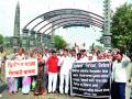 प्रीमिअम दरवाढीस विरोध केल्याने आंदोलन - Marathi News | The protest by opposing the premium hike | Latest nashik News at Lokmat.com