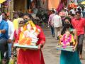 Ganpati Festival -गर्दी टाळून बाप्पांचे आनंदी आगमन-गणेशोत्सवास प्रारंभ - Marathi News | Ganpati Festival - Happy arrival of Bappa avoiding the crowd - Ganeshotsav begins | Latest kolhapur News at Lokmat.com