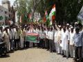 काँग्रेस-राष्ट्रवादीचा अमळनेर तहसील कार्यालयावर मोर्चा - Marathi News |  Front for the Congress-NCP's Amalner Tehsil office | Latest jalgaon News at Lokmat.com