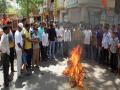 धुळे शहराचे आमदार अनिल गोटे यांच्या पुतळ्याचे प्रतीकात्मक दहन  - Marathi News | The symbolic combustion of the statue of Dhule city MLA Anil Gote | Latest dhule News at Lokmat.com