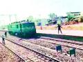 विना लोकोपायलट ३ किमी धावले रेल्वे इंजिन - Marathi News | Railway engine ran 3 km without locomotive | Latest gondia News at Lokmat.com
