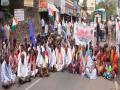 नांदगावी राष्ट्रवादी कॉंग्रेस पक्षातर्फे रास्ता रोको - Marathi News | Stop the road by the Nandagavite Nationalist Congress Party | Latest nashik News at Lokmat.com